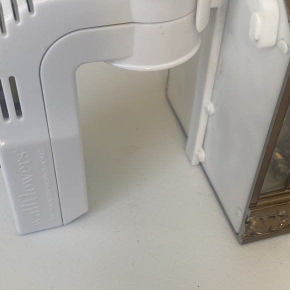 Bath & Body Works Green House Flower Wallflowers Plug Light Up Nightlight - Picture 16 of 16